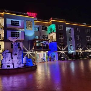 Ike City Hotel